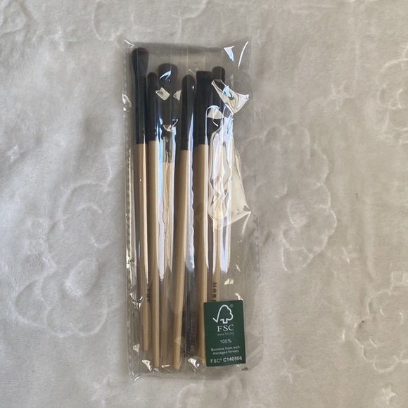 Earth To Babe 7 Piece Morphe Eye Brush Set - Picture 4 of 5